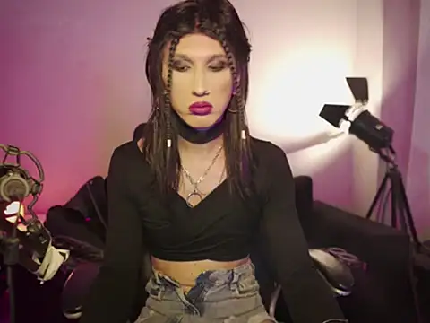 Snapshot of brenda_nataliaok chatting on 12/03/25, 01:35 brenda nataliaok online show from 12/03/25, 01:35