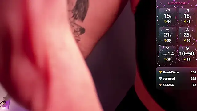 Snapshot of SarahRomantic chatting on 12/08/24, 12:30 SarahRomantic online show from 12/08/24, 12:30