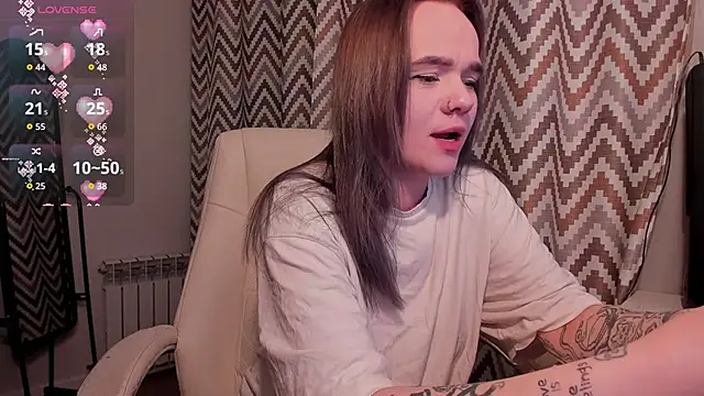 Snapshot of SarahRomantic chatting on 04/08/26, 07:03 SarahRomantic online show from 04/08/26, 07:03