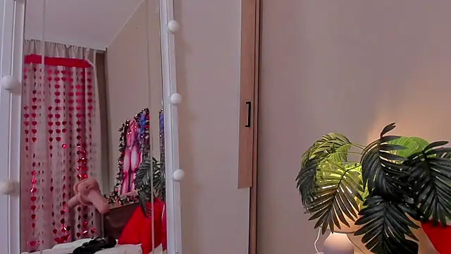 Snapshot of SweetLady697 chatting on 02/19/25, 08:33 SweetLady697 online show from 02/19/25, 08:33