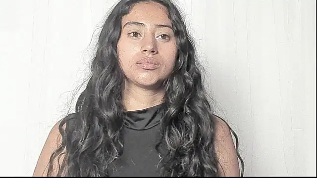 Snapshot of Valentinne_z chatting on 01/13/25, 08:37 Valentinne z online show from 01/13/25, 08:37