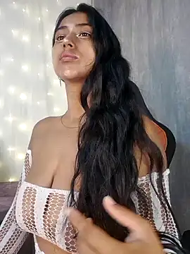 Snapshot of Valentinne_z chatting on 01/29/25, 06:43 Valentinne z online show from 01/29/25, 06:43