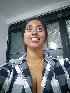 Snapshot of Valentinne_z chatting on 01/31/25, 02:26 Valentinne z online show from 01/31/25, 02:26