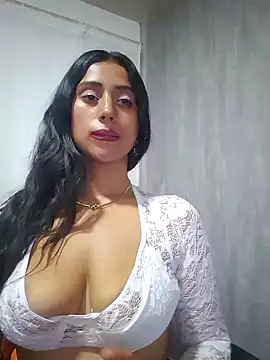 Snapshot of Valentinne_z chatting on 02/01/25, 08:47 Valentinne z online show from 02/01/25, 08:47