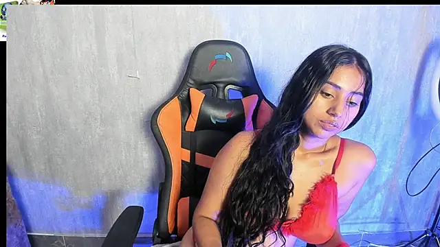 Snapshot of Valentinne_z chatting on 02/09/25, 04:25 Valentinne z online show from 02/09/25, 04:25