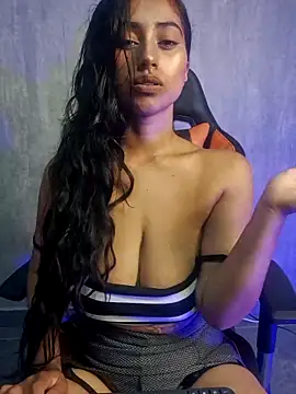 Snapshot of Valentinne_z chatting on 02/09/25, 05:22 Valentinne z online show from 02/09/25, 05:22