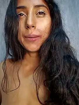 Snapshot of Valentinne_z chatting on 02/14/25, 12:14 Valentinne z online show from 02/14/25, 12:14