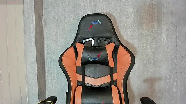 Snapshot of Valentinne_z chatting on 09/09/25, 03:55 Valentinne z online show from 09/09/25, 03:55