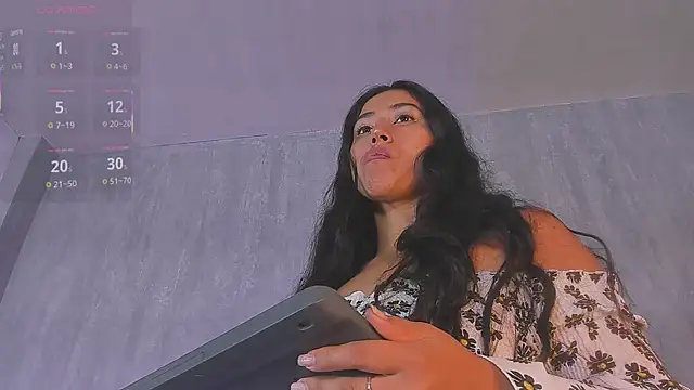 Snapshot of Valentinne_z chatting on 09/14/25, 03:55 Valentinne z online show from 09/14/25, 03:55