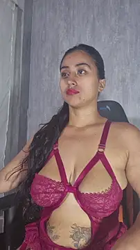 Snapshot of Valentinne_z chatting on 11/07/25, 10:32 Valentinne z online show from 11/07/25, 10:32