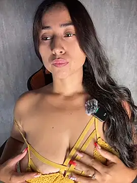 Snapshot of Valentinne_z chatting on 11/29/25, 03:53 Valentinne z online show from 11/29/25, 03:53