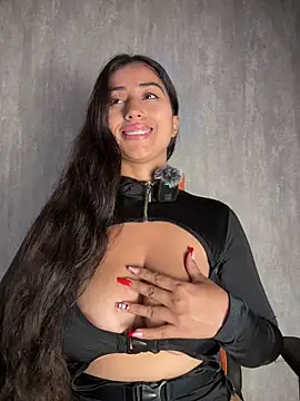 Snapshot of Valentinne_z chatting on 12/03/25, 11:58 Valentinne z online show from 12/03/25, 11:58