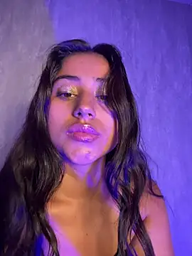 Snapshot of Valentinne_z chatting on 12/14/25, 02:00 Valentinne z online show from 12/14/25, 02:00