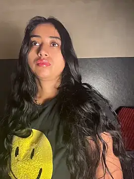 Valentinne z online show from 04/29/26, 10:41