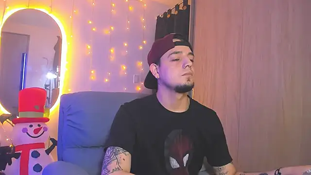 Snapshot of alejandro_calderon1 chatting on 12/13/24, 04:11 alejandro calderon1 online show from 12/13/24, 04:11