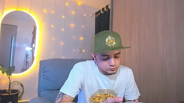 Snapshot of alejandro_calderon1 chatting on 12/28/24, 05:44 alejandro calderon1 online show from 12/28/24, 05:44