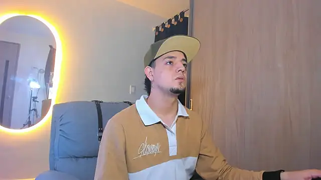 Snapshot of alejandro_calderon1 chatting on 01/19/25, 04:22 alejandro calderon1 online show from 01/19/25, 04:22