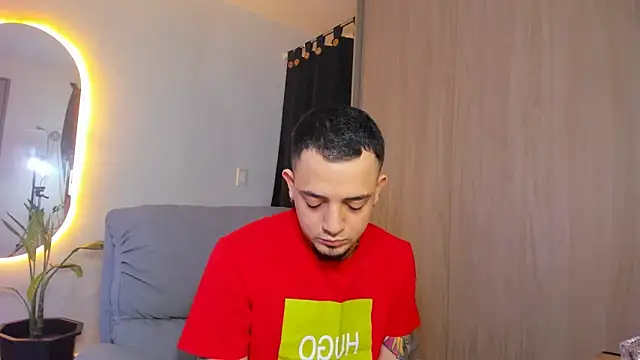 Snapshot of alejandro_calderon1 chatting on 02/23/25, 05:01 alejandro calderon1 online show from 02/23/25, 05:01