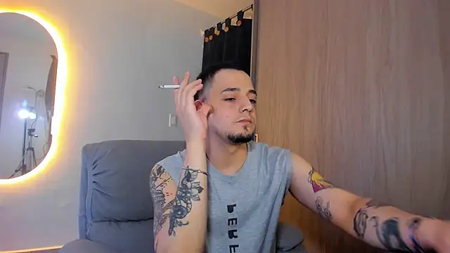 Snapshot of alejandro_calderon1 chatting on 02/24/25, 05:00 alejandro calderon1 online show from 02/24/25, 05:00