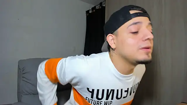 Snapshot of alejandro_calderon1 chatting on 03/11/25, 05:38 alejandro calderon1 online show from 03/11/25, 05:38