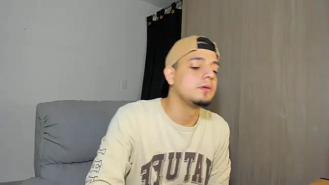 Snapshot of alejandro_calderon1 chatting on 03/13/25, 05:11 alejandro calderon1 online show from 03/13/25, 05:11