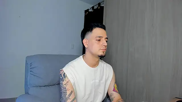 Snapshot of alejandro_calderon1 chatting on 03/22/25, 04:45 alejandro calderon1 online show from 03/22/25, 04:45