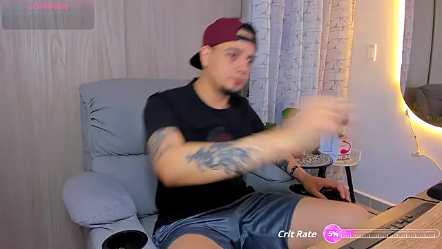 Snapshot of alejandro_calderon1 chatting on 10/13/25, 02:55 alejandro calderon1 online show from 10/13/25, 02:55