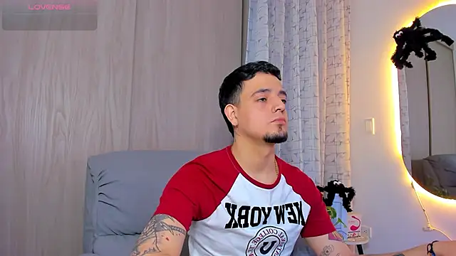 Snapshot of alejandro_calderon1 chatting on 10/14/25, 01:50 alejandro calderon1 online show from 10/14/25, 01:50