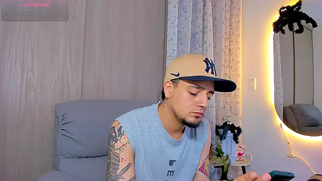 Snapshot of alejandro_calderon1 chatting on 10/22/25, 03:29 alejandro calderon1 online show from 10/22/25, 03:29