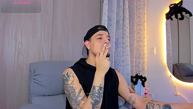 Snapshot of alejandro_calderon1 chatting on 10/22/25, 11:15 alejandro calderon1 online show from 10/22/25, 11:15