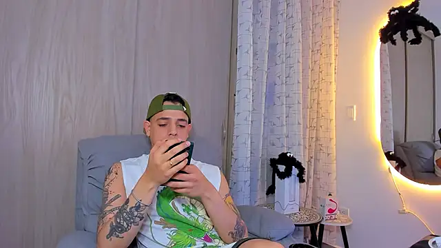 Snapshot of alejandro_calderon1 chatting on 10/27/25, 04:27 alejandro calderon1 online show from 10/27/25, 04:27