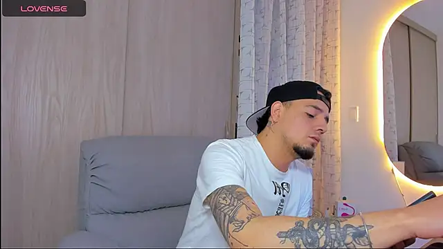 Snapshot of alejandro_calderon1 chatting on 11/15/25, 07:05 alejandro calderon1 online show from 11/15/25, 07:05