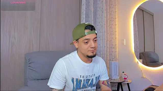 Snapshot of alejandro_calderon1 chatting on 11/22/25, 03:49 alejandro calderon1 online show from 11/22/25, 03:49