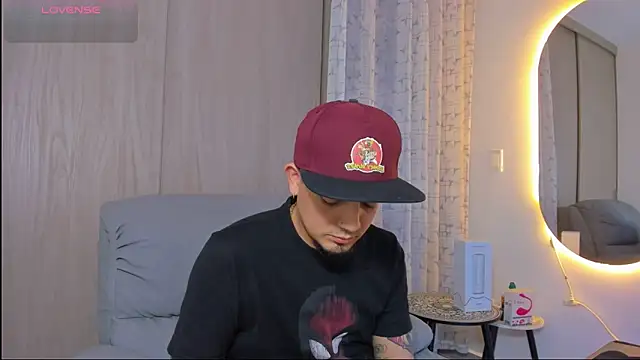 Snapshot of alejandro_calderon1 chatting on 11/23/25, 02:55 alejandro calderon1 online show from 11/23/25, 02:55