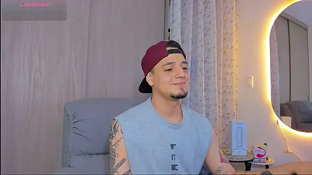 Snapshot of alejandro_calderon1 chatting on 11/25/25, 04:23 alejandro calderon1 online show from 11/25/25, 04:23