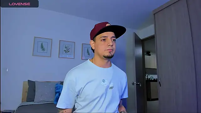 Snapshot of alejandro_calderon1 chatting on 11/27/25, 12:56 alejandro calderon1 online show from 11/27/25, 12:56