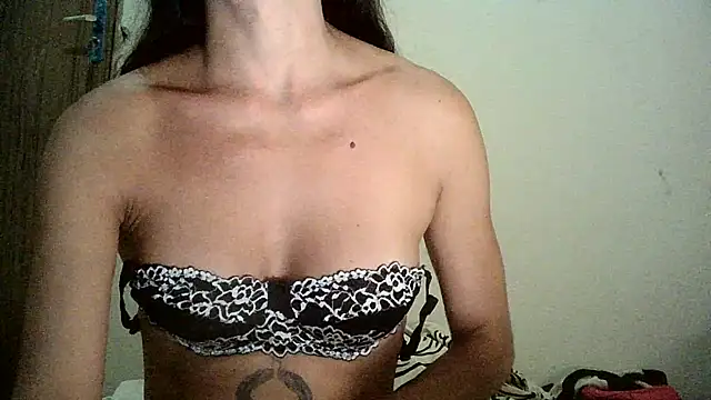 Snapshot of AlexiaDuucan chatting on 01/10/25, 12:26 AlexiaDuucan online show from 01/10/25, 12:26