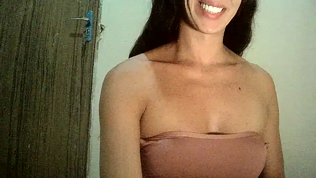 Snapshot of AlexiaDuucan chatting on 01/11/25, 12:18 AlexiaDuucan online show from 01/11/25, 12:18