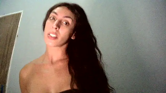 Snapshot of AlexiaDuucan chatting on 01/17/25, 04:47 AlexiaDuucan online show from 01/17/25, 04:47