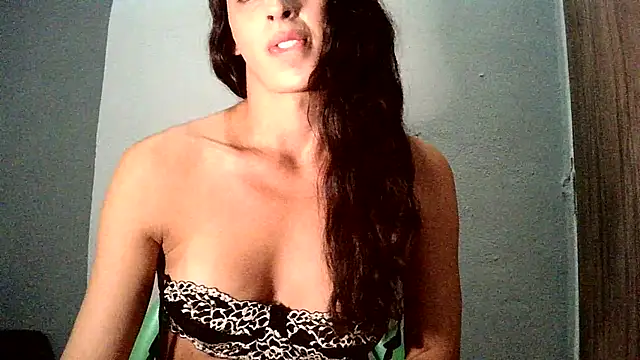 Snapshot of AlexiaDuucan chatting on 02/01/25, 01:09 AlexiaDuucan online show from 02/01/25, 01:09
