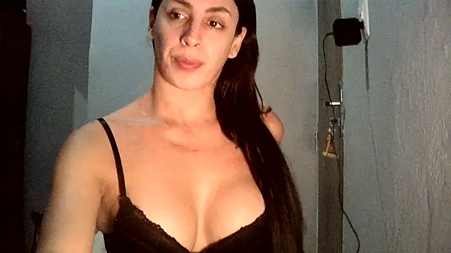 Snapshot of AlexiaDuucan chatting on 10/04/25, 01:31 AlexiaDuucan online show from 10/04/25, 01:31