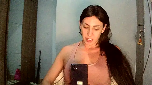 Snapshot of AlexiaDuucan chatting on 10/09/25, 02:20 AlexiaDuucan online show from 10/09/25, 02:20