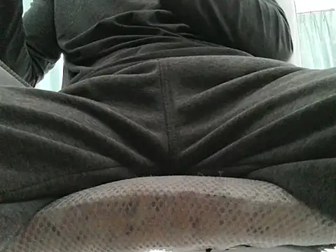 Snapshot of shezai1075461868 chatting on 02/27/26, 08:36 shezai1075461868 online show from 02/27/26, 08:36