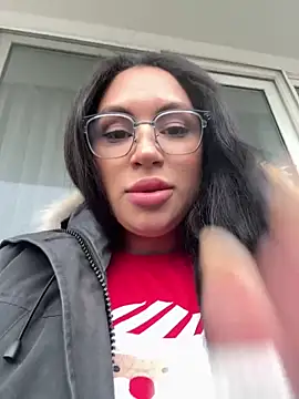 MeghanXO online show from 12/16/25, 02:55