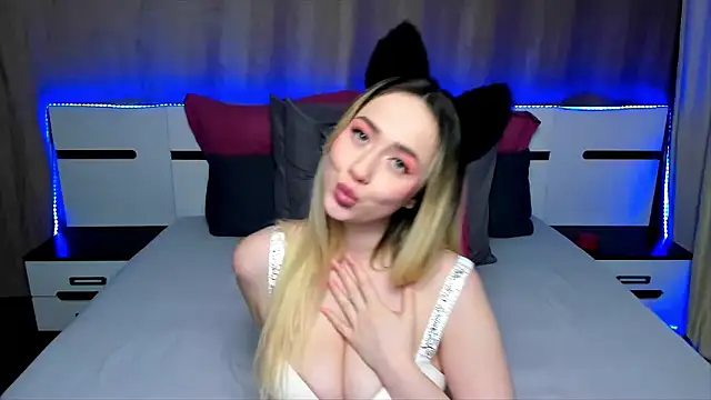 Snapshot of AriaSugar chatting on 12/06/24, 07:10 AriaSugar online show from 12/06/24, 07:10