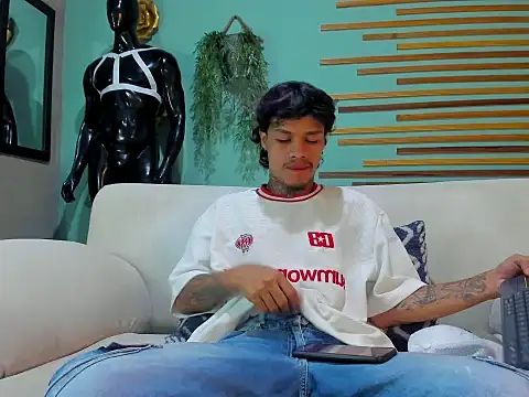 Snapshot of matew_rodriguez8 chatting on 02/28/26, 05:52 matew rodriguez8 online show from 02/28/26, 05:52