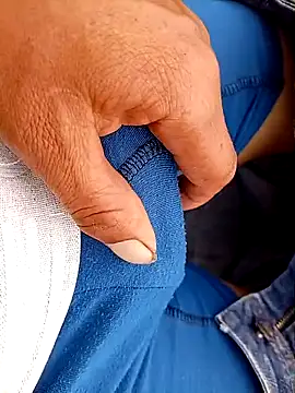 Snapshot of 1093mz223l chatting on 12/20/25, 05:20 1093mz223l online show from 12/20/25, 05:20