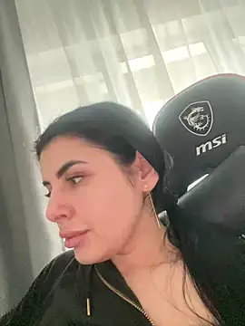 Snapshot of Scarlett-Dream chatting on 01/25/25, 01:41 Scarlett-Dream online show from 01/25/25, 01:41