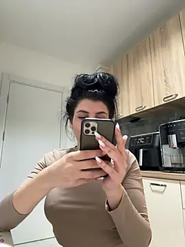 Snapshot of Scarlett-Dream chatting on 02/12/25, 01:48 Scarlett-Dream online show from 02/12/25, 01:48