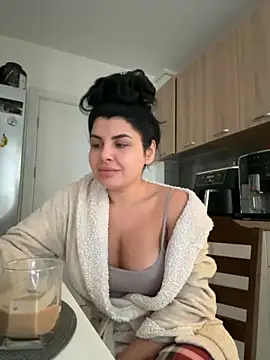 Snapshot of Scarlett-Dream chatting on 09/26/25, 05:11 Scarlett-Dream online show from 09/26/25, 05:11